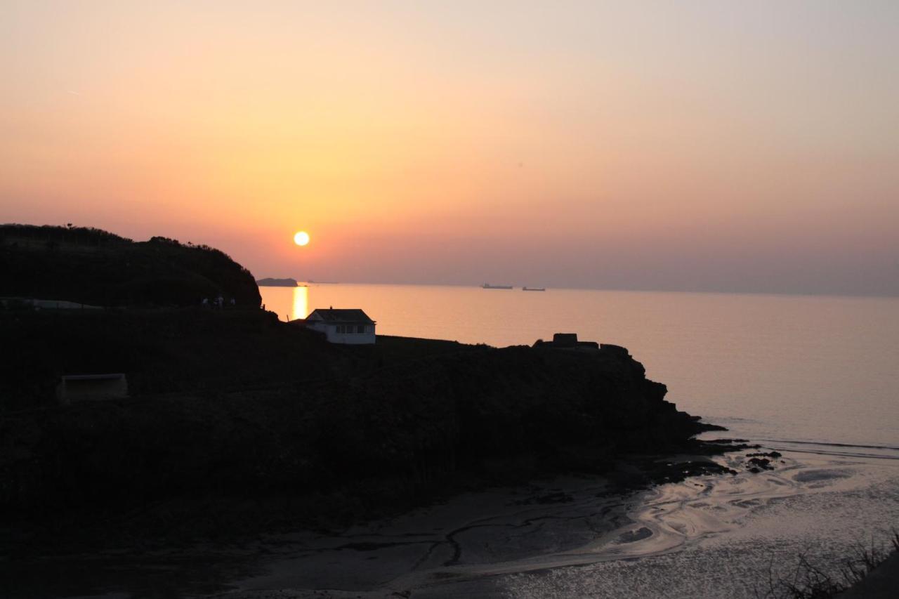 Pendyffryn Manor Bed & Breakfast Little Haven 외부 사진