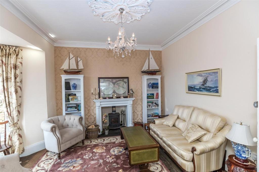 Pendyffryn Manor Bed & Breakfast Little Haven 외부 사진
